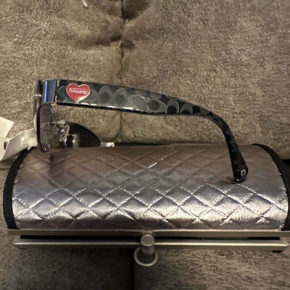 These adorable coach sunglasses will make your day - Picture 3 of 3